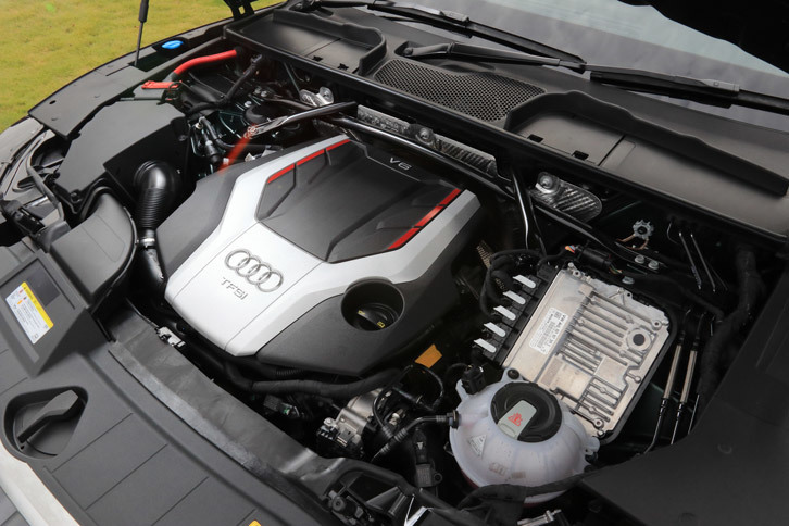 パワープラントには「S4」「S5」と同じく3リッターV6ターボエンジンを採用。354psの最高出力と、500Nmの最大トルクを発生する。