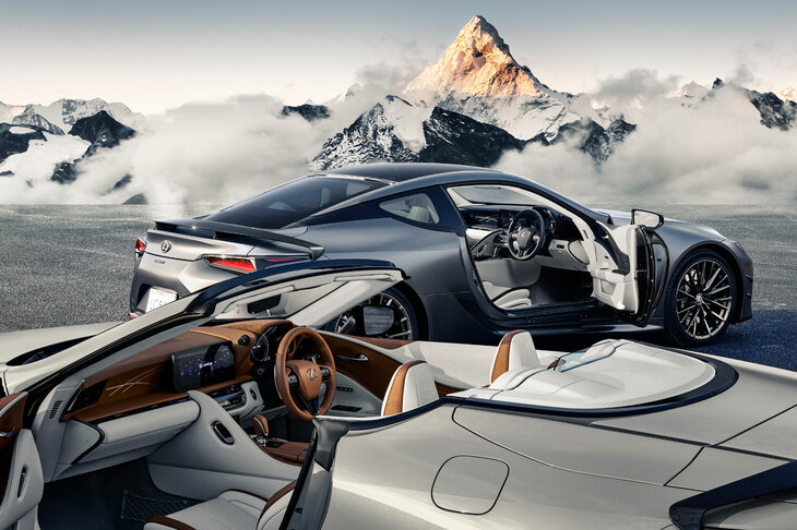 「LC500コンバーチブル“ピナクル”」（写真手前）と「LC500“ピナクル”」（同奥）。