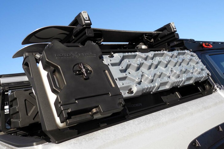 三菱トライトンSNOW SHREDDER CONCEPT（サイドストレージ＆レスキューボード）