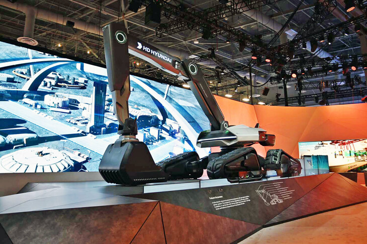 ヒョンデ重工もコンセプトモデルとしてロボットショベルカーを展示していた。