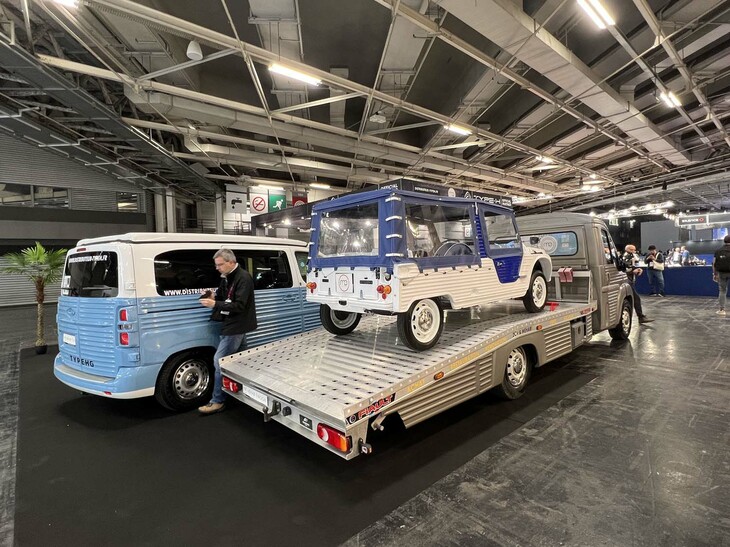 トラック型の「TYPE H」（写真中央）。荷台に積載されているのは「シトロエン・メアリ」。