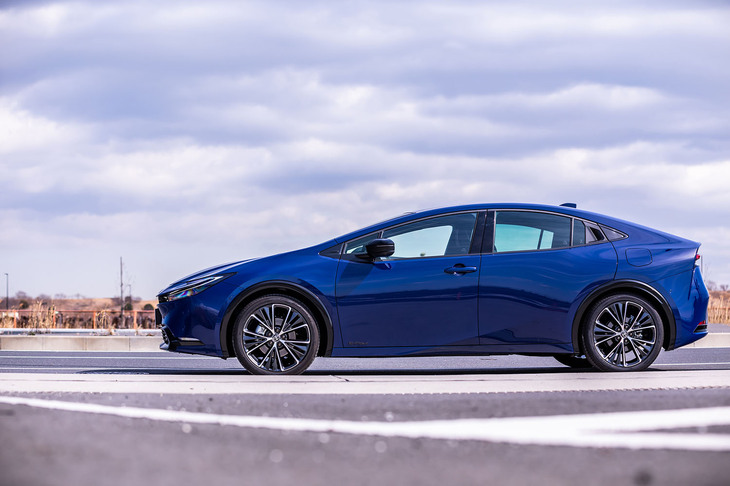 新型「プリウス」のボディーサイズは全長×全幅×全高＝4600×1780×1430mmで、ホイールベースは2750mm。先代に対しては、25mm長く、20mm幅広く、40mm低い。ホイールベースは50mm延長されている。