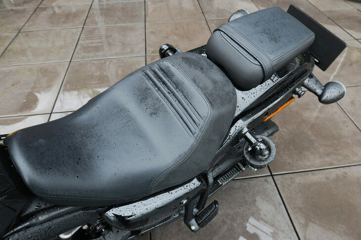 ハーレーダビッドソン・ナイトスター（シート）