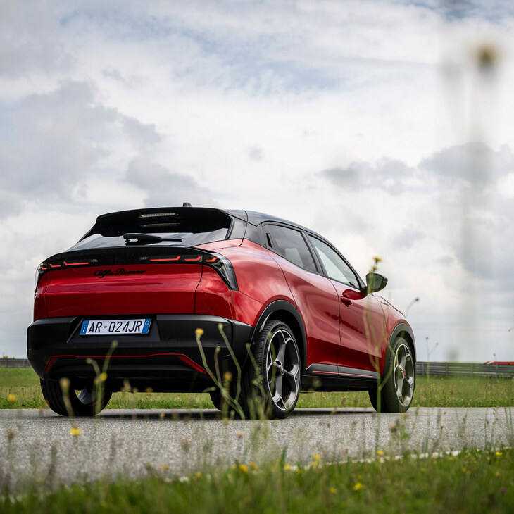 清水「そんな美顔じゃなくっても、このお尻で『ジュニア』は合格だよ！ アルファ期待の星なんだし」　
	ほった「今回の好評価は、アルファ・ロメオ再興への期待も込めて、という感じですかね」