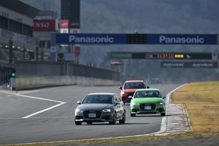 今回のイベントは、サーキットで限界性能を確かめるという鼻息の荒いものではなく、広々とした環境で各車のキャラクターを味わうというものだった。