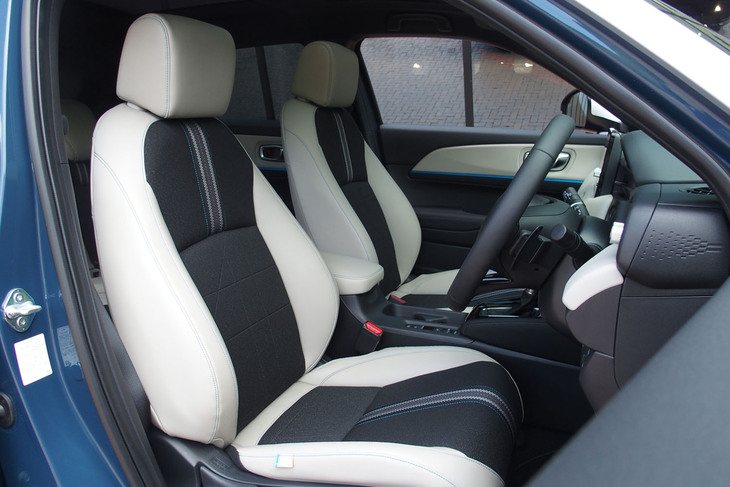 ホンダ・ヴェゼルe：HEV Z PLaYパッケージ（フロントシート）