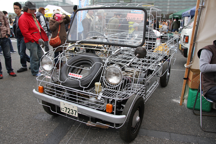 ホンダ初の市販四輪車であり、日本初のDOHCエンジンを積んだ市販四輪車である軽トラック「ホンダT360」と、その兄弟車である「T500」を愛好するホンダT360友の会のクラブスタンド。メンバーが鉄棒で製作した、見事なスケルトンのボディーをシャシーフレームにかぶせたT360を展示して注目を集めた。