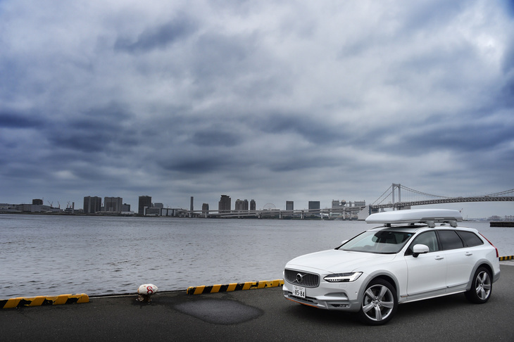 ボルボV90クロスカントリー オーシャンレースエディション