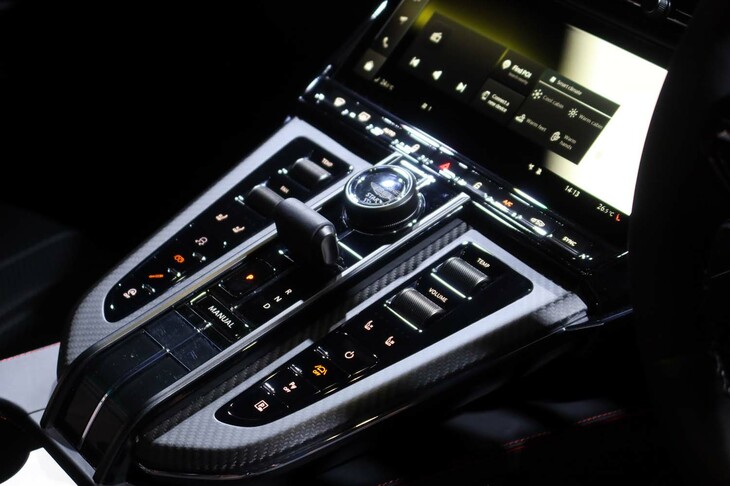 アストンマーティン・ヴァンテージ（センターコンソール）
