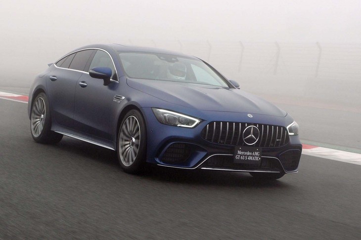 「AMG GT63 S 4MATIC＋」には、走行安定性と小回り性を高める4輪操舵システムが備わる。