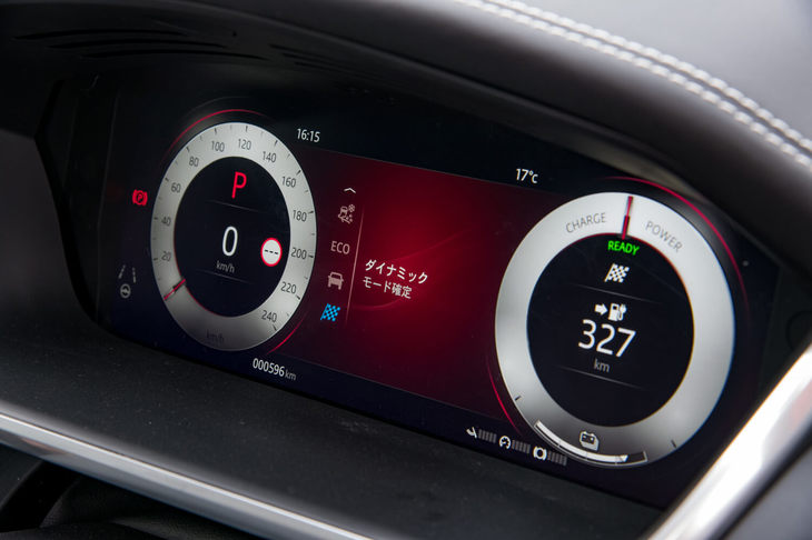 「Iペース」には、スロットルレスポンスやダンパー特性、ハンドルの重さなどをよりスポーティーなものとする「ダイナミックモード」が備わっており、また各種パラメーターを好みに応じてカスタマイズすることも可能となっている。