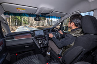 「オープンカントリーR/T」は、オンロードでは正確なハンドリングと快適な乗り心地を、水辺までの短いオフロードでは安心感ある走破性を披露してくれた。本格的なオフロード用としては、同シリーズに「M/T」モデルがラインナップされている。
