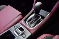 トランスミッションは“リニアトロニック”と呼ばれるCVT。