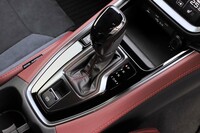 トランスミッションは8段マニュアル変速モード付きのCVT「スバルパフォーマンストランスミッション」のみ。