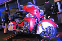 記者会見に合わせ、インディアンの2020年モデルも披露された。写真は1890ccの大排気量エンジンを搭載した「ロードマスター アイコン」。