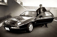 セラ様にとっての男の勲章「ポルシェ928S4」。売却する前の記念撮影。