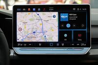 センタースクリーンのサイズは、これまでの10.25インチから、最大で12.9インチと大型化された。