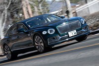 プラグインハイブリッドシステムはトータルで最高出力544PSを発生。スペック的には4リッターV8モデルとほぼ肩を並べている。