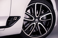 ベントレー、新型「コンチネンタルGTコンバーチブル」を発表の画像