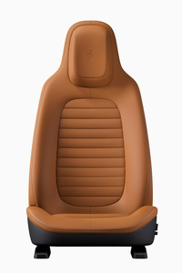 ものものしい意匠のものが多い、昨今のハイパフォーマンスカーのシートだが、「ルーチェ」のものはご覧のとおりだ。マーク・ニューソンの作らしい、シンプルで機能的な造形となっている。