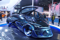 未来の電気自動車をイメージした「シボレーFNR」。