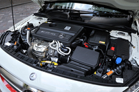 「GLA45 AMG 4MATIC Edition 1」に搭載されるエンジンはメルセデスAMG社が開発した2リッター直4ターボエンジン。360psと45.9kgmを発生する。