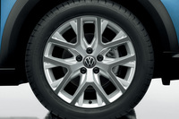 VW「クロストゥーラン」にツートンの内装色採用の画像