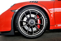 タイヤサイズは前（写真）が265/35ZR20で、後ろが325/30ZR21。