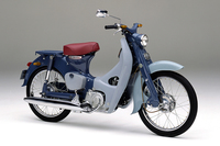 世界的なベストセラーである「ホンダ・スーパーカブ」。写真は1958年に登場した初代モデルの「C100」。