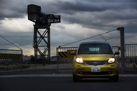 3代目「スマート・フォーツー」は従来モデルより全幅が100mm以上広がった。トレッドもフロントが100mm、リアが70mmほど広がっている。