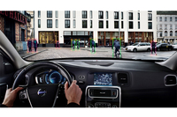 「ヒューマン・セーフティ」は前方車両や歩行者のほか、2014年モデルからサイクリストも検知するようになった。