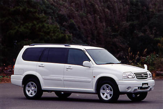 【スペック】全長×全幅×全高＝4575×1780×1740mm/ホイールベース＝2800mm/車重＝1620kg/駆動方式＝4WD/2.7リッターV6DOHC24バルブ(177ps/6000rpm、24.7kgm/4000rpm)/車両本体価格＝229.8万円(テスト車＝同じ) 