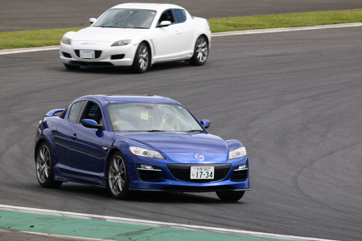 パレードランはカテゴリー別に行われ、この回は「RX-8」のみが参加。初期型から最終限定車となる「スピリットR」までさまざまなモデルが参加していた。