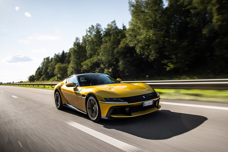 「12チリンドリ」が0-100km/h加速に要する時間は2.9秒。最高速は340km/h以上と公表される。