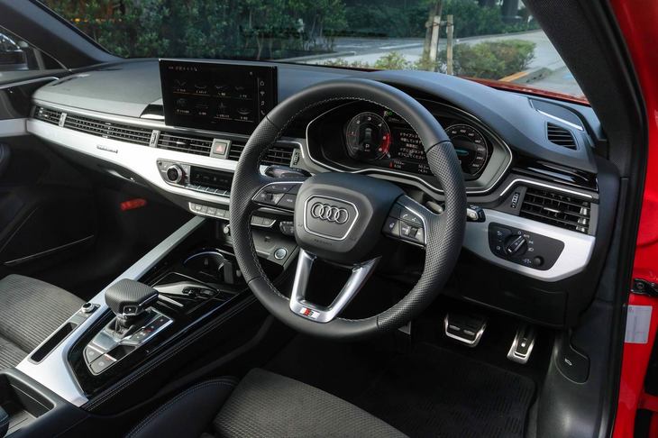 「35 TDI／40 TDIクワトロ」ともに、標準仕様の「アドバンスト」とスポーティーな「Sライン」の両方が用意される。今回の試乗者は後者だった。