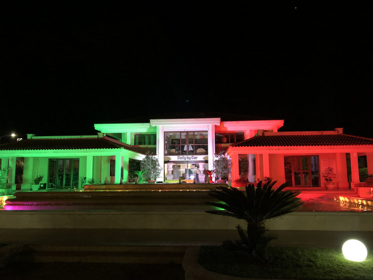 パレルモ郊外にあるシシリー・バイ・カー本社。いっぽう法務上の本社は、すでに北部ボルツァーノに移している。