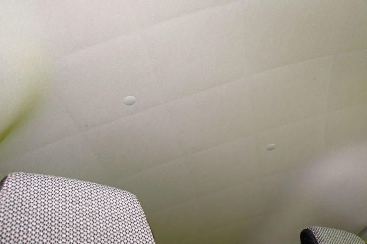 スズキ・ワゴンRスマイル ハイブリッドX（天井のひし形アクセント）