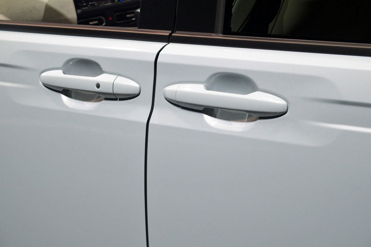 ホンダ・フリードe：HEVエアーEX（アウタードアハンドル）