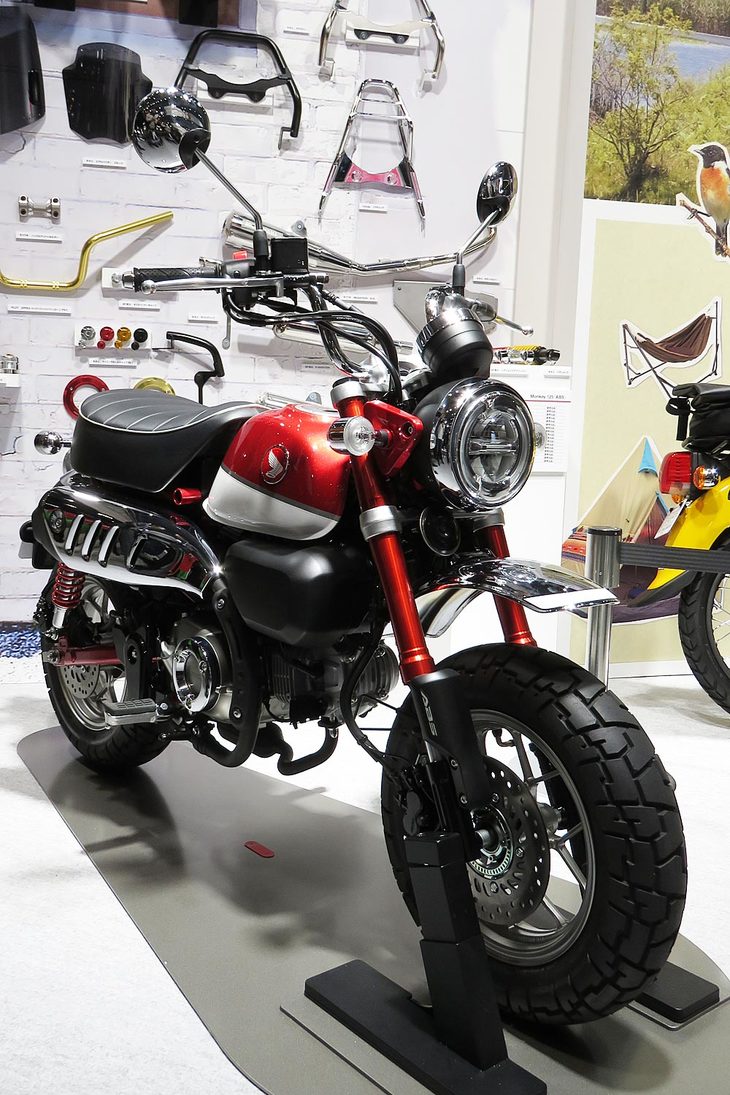 東京モーターサイクルショーに展示されていた「ホンダ・モンキー125」。