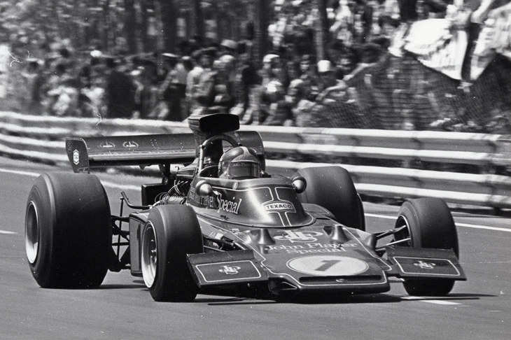 度重なる改良を受けながら、1975年まで使用された「ロータス72」。ヨッヘン・リントやエマーソン・フィッティパルディ（写真）に年間タイトルをもたらした。（写真：Newspress）