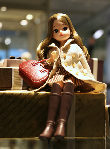 2015年6月から展開している大人の女性向け新ブランド「LiccA」の商品から。ラインナップの中には1万円以上の商品もある。