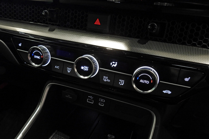 ホンダCR-V e：FCEV（エアコンパネル）