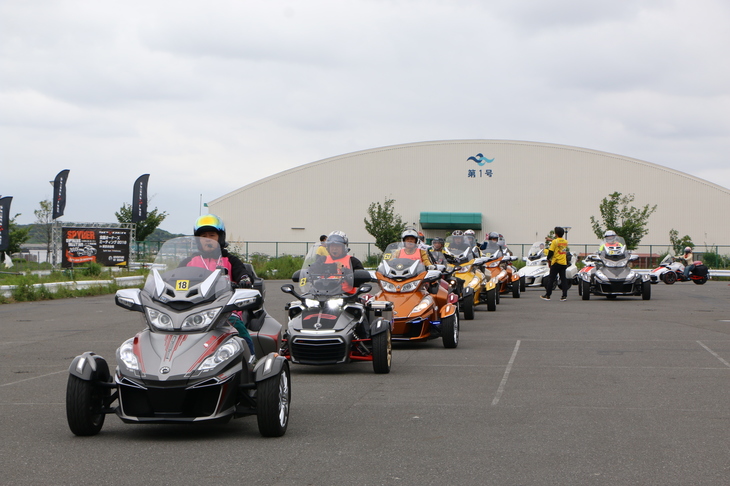 取材に伺ったミーティング初日は、東京のお台場から青山へと向かうプチツーリングがプログラムに組み込まれていた。