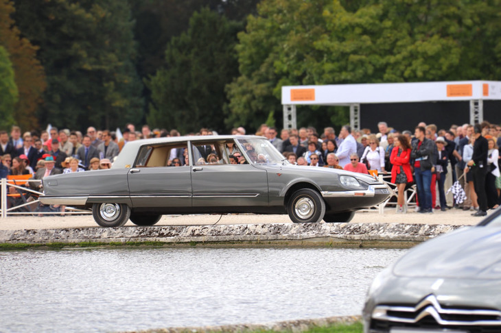 フランス大統領府にカロスリのアンリ・シャプロンが納品した「シトロエンDS21」（1968年）。全長は当時のアメリカ大統領専用車よりも長かった。