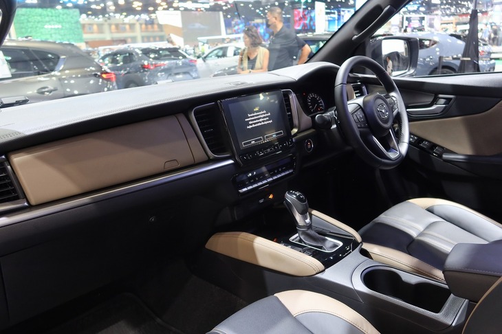 「マツダBT-50」のインテリア。いすゞ車のOEMとはいうものの、車内もマツダオリジナルのデザインとなっている。