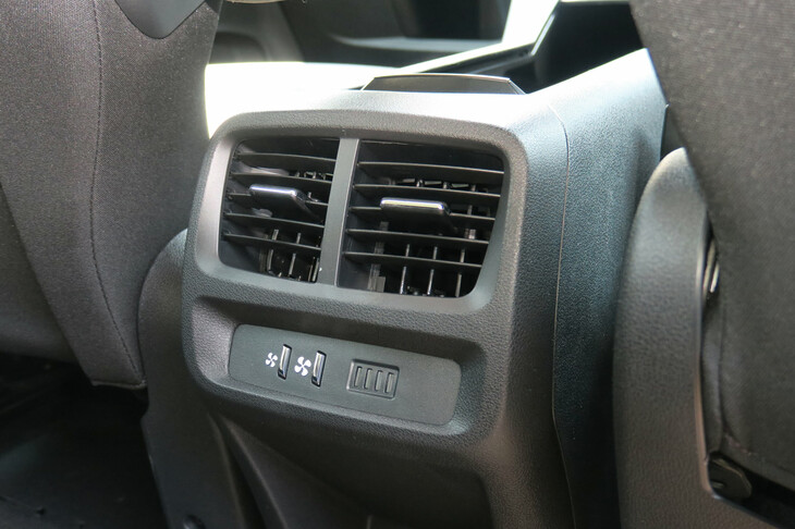 フィアット・ドブロ（後席用エアアウトレット）