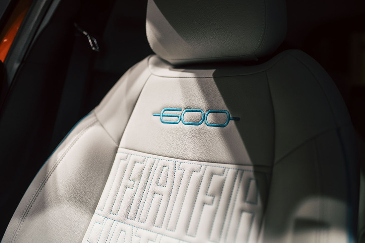 フィアット600e（フロントシート）