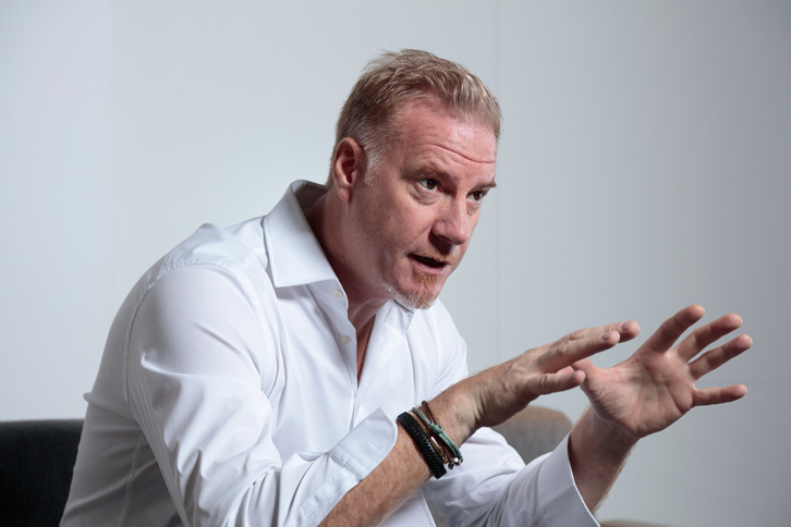 「AM-RB 001」と「ヴァルキリー」の違い、進化したポイントなどについて語るライヒマン。