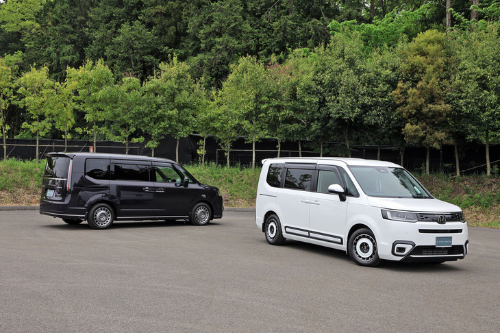 新型「ホンダ・ステップワゴン」のホンダアクセス用品装着車。