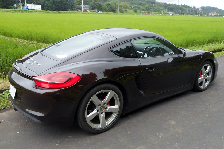 現在の愛車である981型「ケイマンS」。通称・茶ワニ号である。